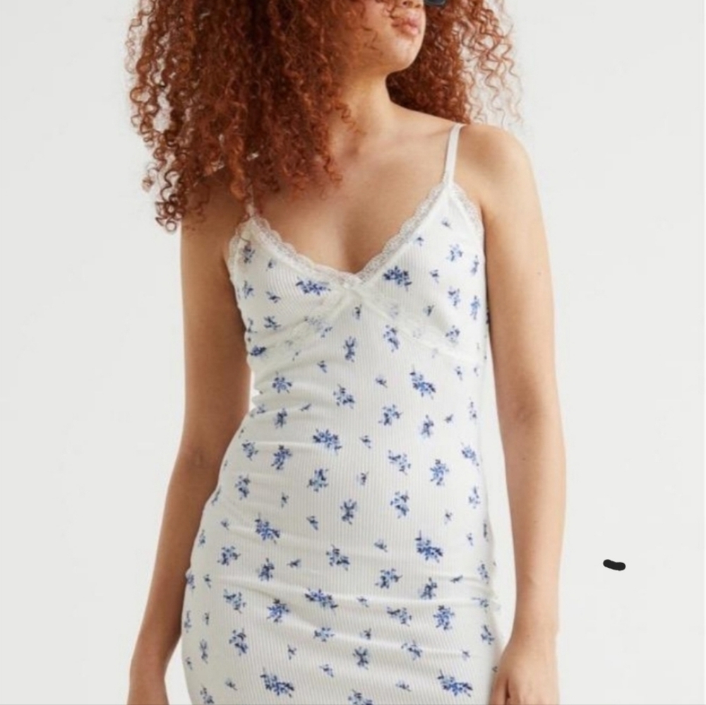 Divided White and Blue Slim Fit Dress Size Large